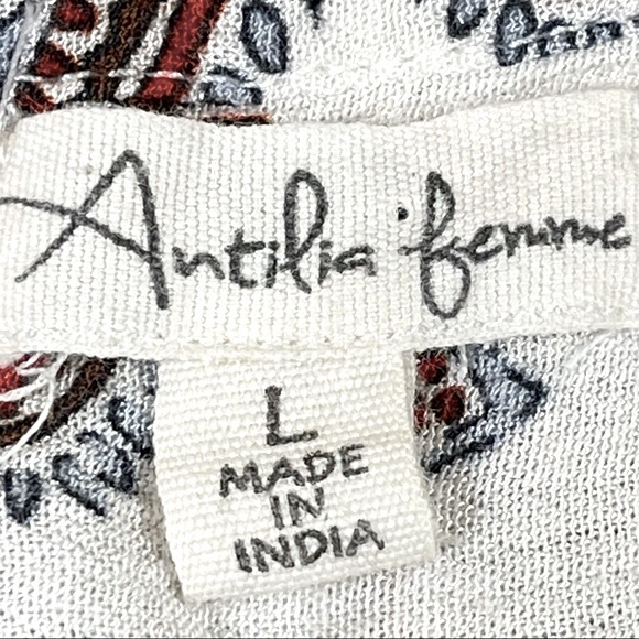 Antilia Femme size large cream red blue paisley 3/4 sleeve top deep Vneck EUC - Picture 13 of 13